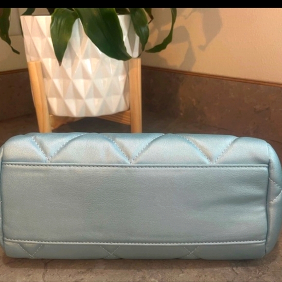 Badgley Mischka - Picture 4 of 5